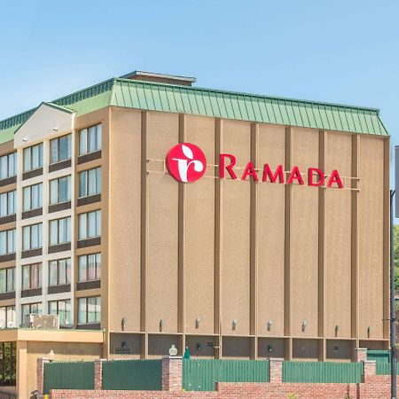 Hotel Ramada By Wyndham Cumberland Downtown Exterior foto